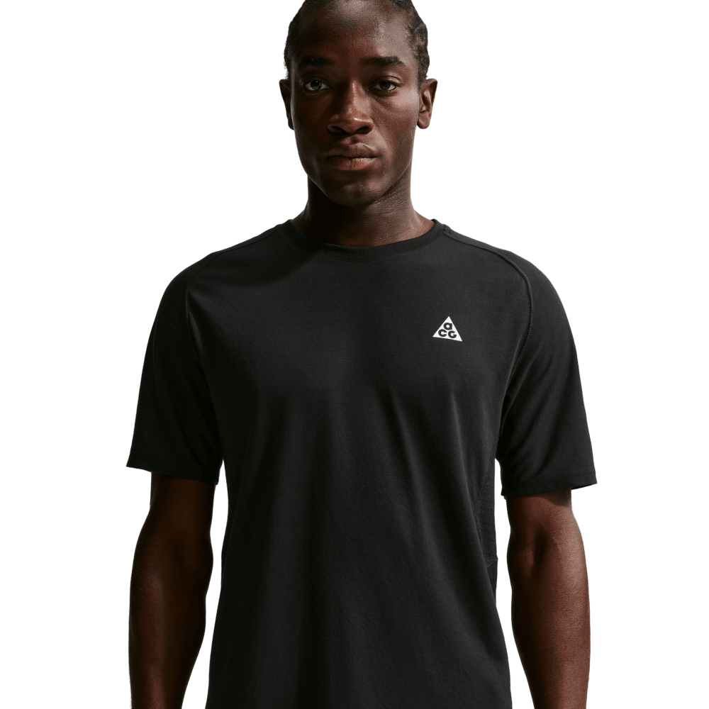 productImage: M's Acg "Solar Chase" Dri-Fit Adv Trail Running Top Black/Black/Summit White